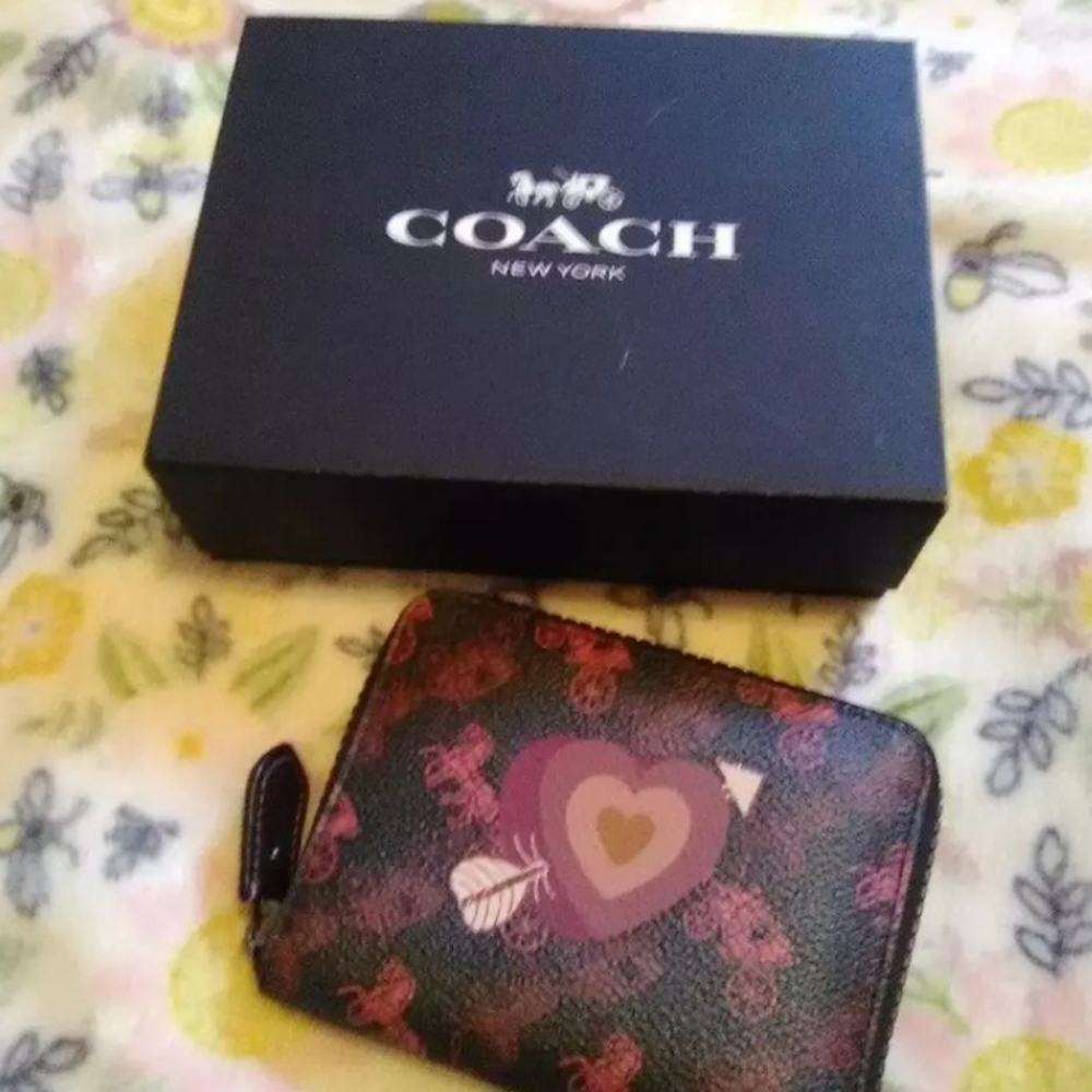Coach logo heart wallet horse & carriage